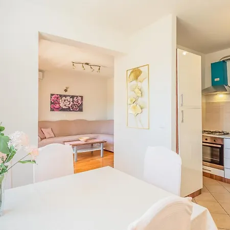 Indigo マカルスカ