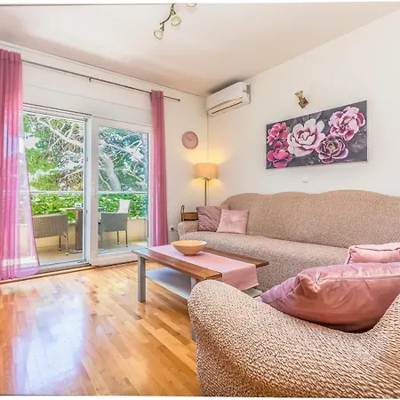 Indigo アパート マカルスカ